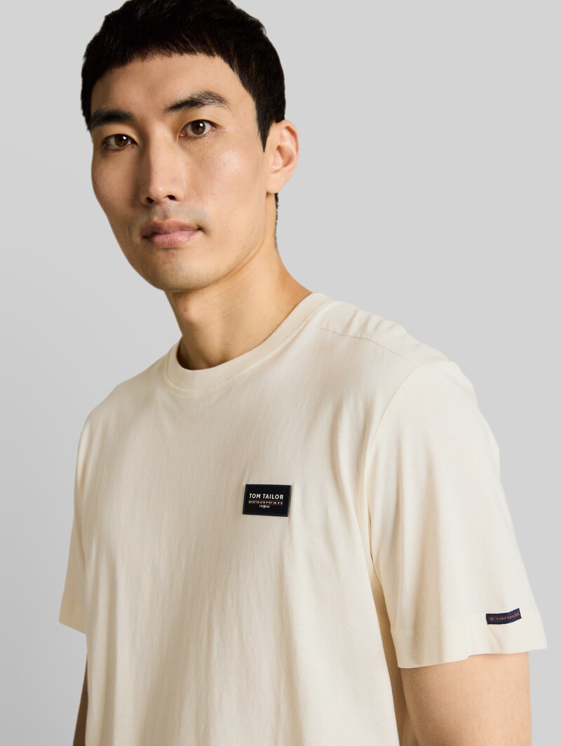 Tom Tailor T-Shirt aus Baumwolle mit Logo-Badge - Gardenia White