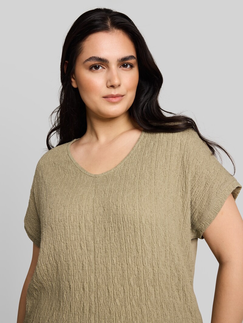 Tom Tailor Plus Size - Loose Fit T-Shirt im Material-Mix - Silver Olive