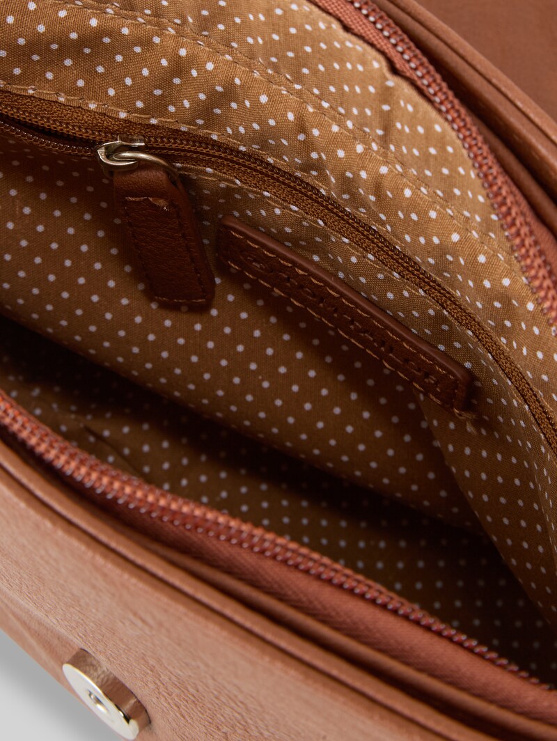 Tom Tailor TTLARI Umhängetasche mit Quasten-Detail - Cognac / Brandy