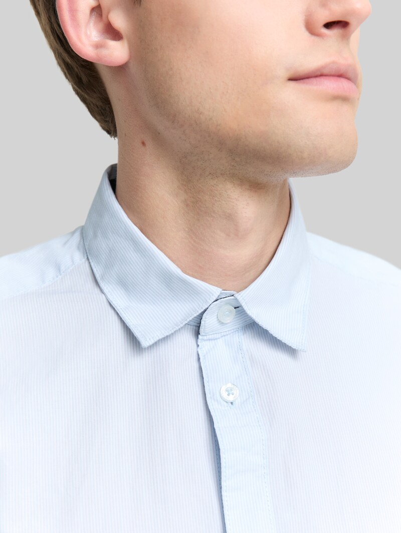 Tom Tailor Fitted Hemd aus Baumwolle - Light Blue Stripe