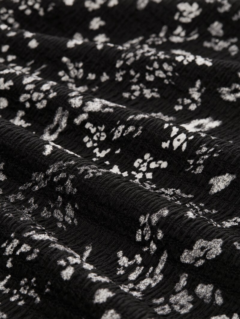Tom Tailor Loose Fit Crinkle Top mit Volants - Black White Flower Print