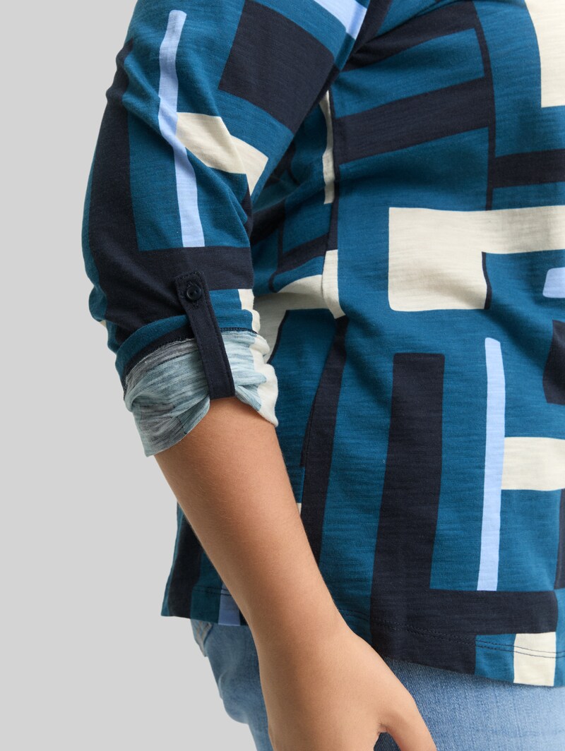 Tom Tailor Plus Size - Henley Blusenshirt mit Muster - Teal Geometric Design