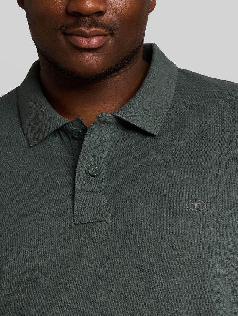 Tom Tailor Plus Size - Piqué Poloshirt mit Logo-Stickerei - Darkest Olive