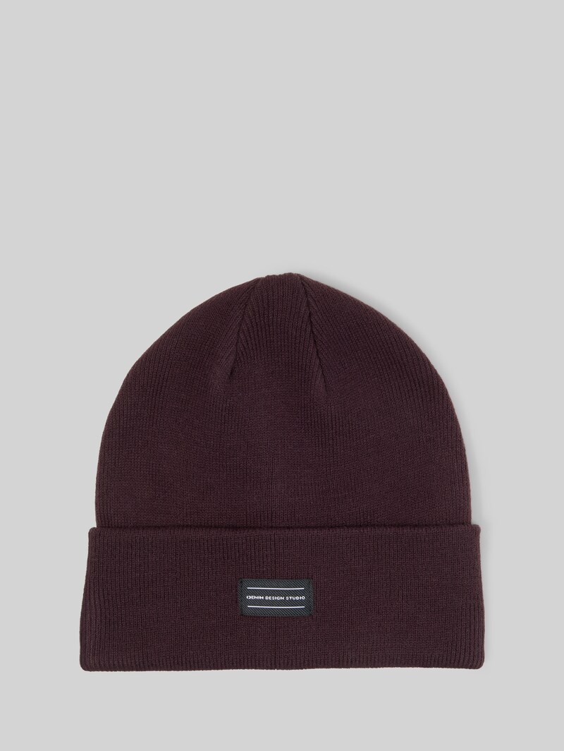 Tom Tailor Beanie Mütze mit Logo-Badge - Dark Plum Tom Tailor Beanie Mütze mit Logo-Badge - Dark Plum