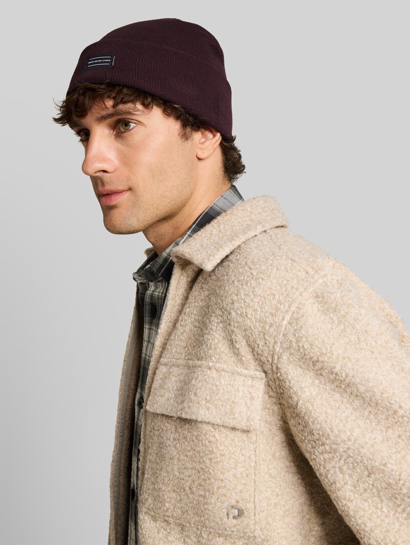 Tom Tailor Beanie Mütze mit Logo-Badge - Dark Plum