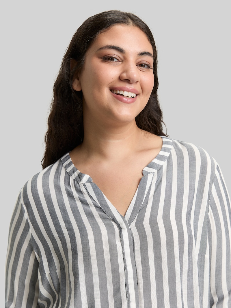 Tom Tailor Plus Size - Henleybluse mit Streifenmuster - Offwhite Navy Vertical Stripe