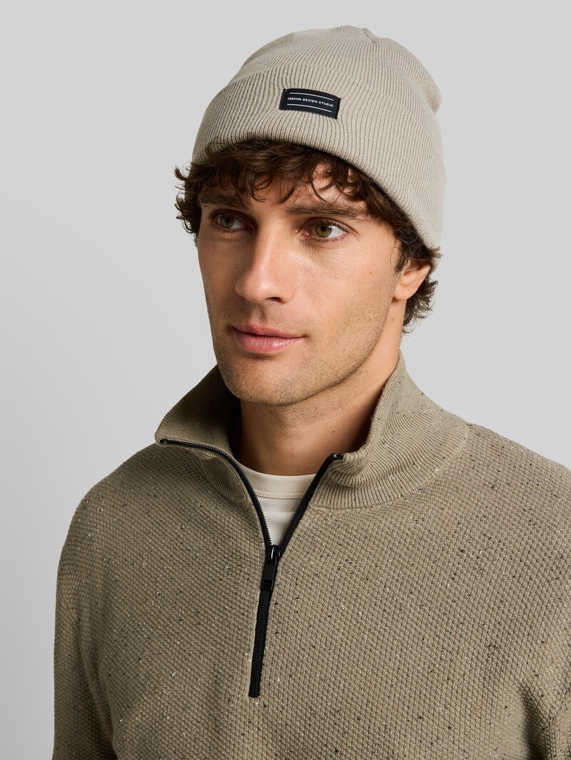 Tom Tailor Beanie Mütze mit Logo-Badge - Dark Sage Green