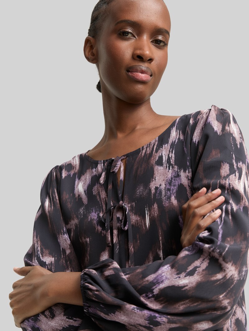 Tom Tailor Loose Fit Bluse mit Schleifen-Details - Black Brown Abstract Print