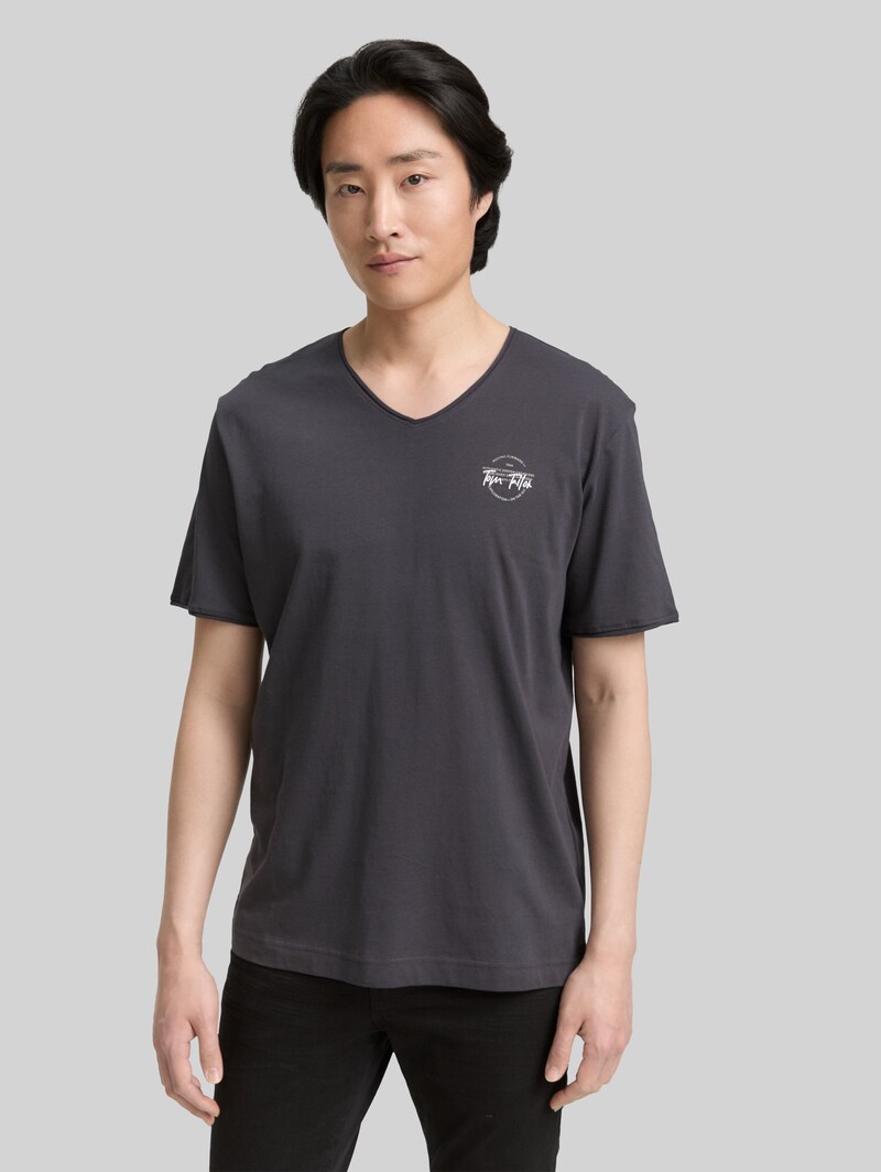 Tom Tailor T-Shirt mit V-Ausschnitt - Tarmac Grey Tom Tailor T-Shirt mit V-Ausschnitt - Tarmac Grey