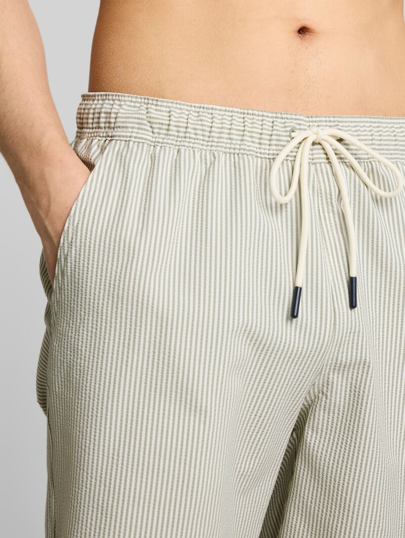 Tom Tailor Seersucker Badeshorts mit Streifenmuster - Green Beige Vertical Stripe