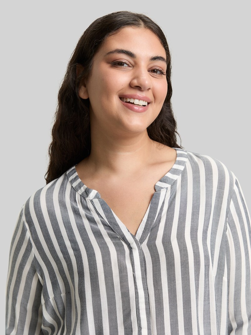 Tom Tailor Plus Size - Henleybluse mit Streifenmuster - Offwhite Navy Vertical Stripe